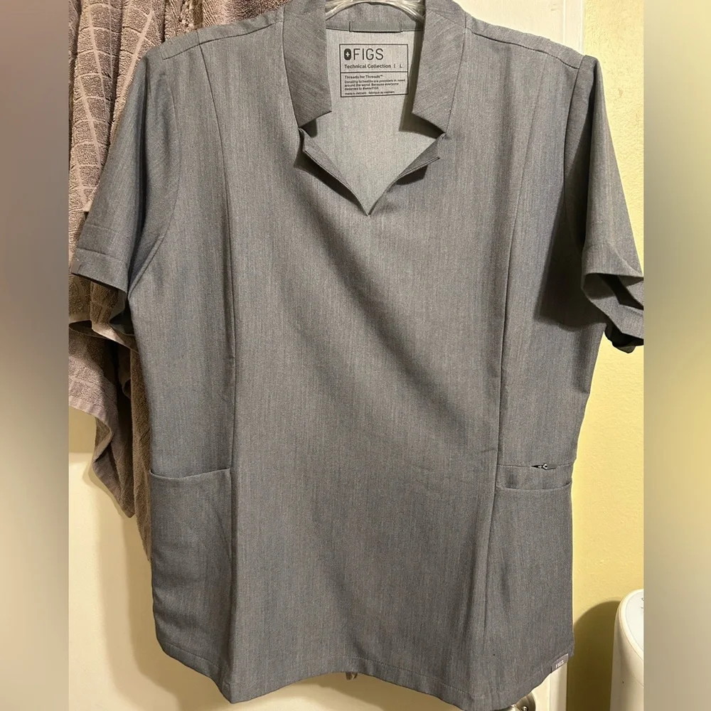 FIGS INALA SLIM SCRUB TOP - Picture 2 of 6